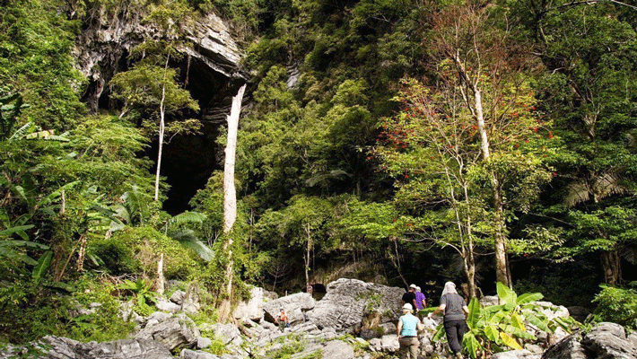 Tour Hang Tien Cave Discovery 1 Day