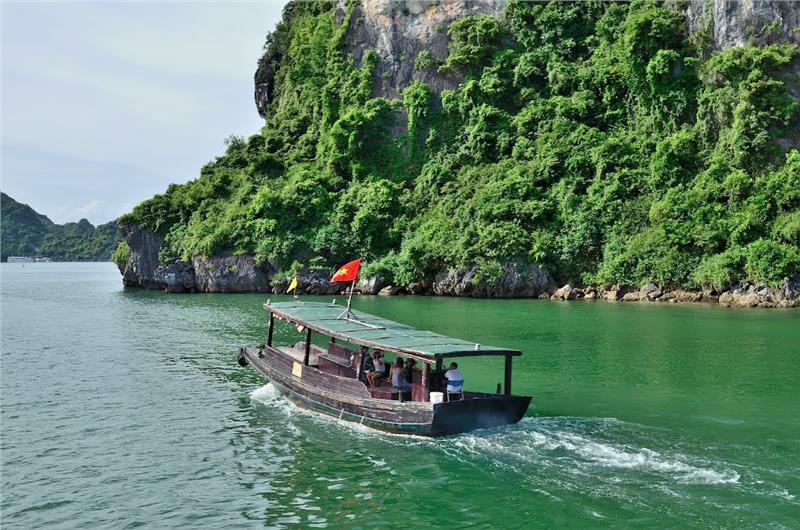 3 Days Emperor Cruises Halong and Seaplane Tour
